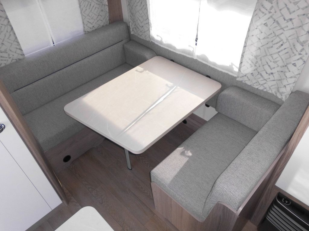Caravan Hobby OnTour 390 SF 1500kg. Ambiente 2025