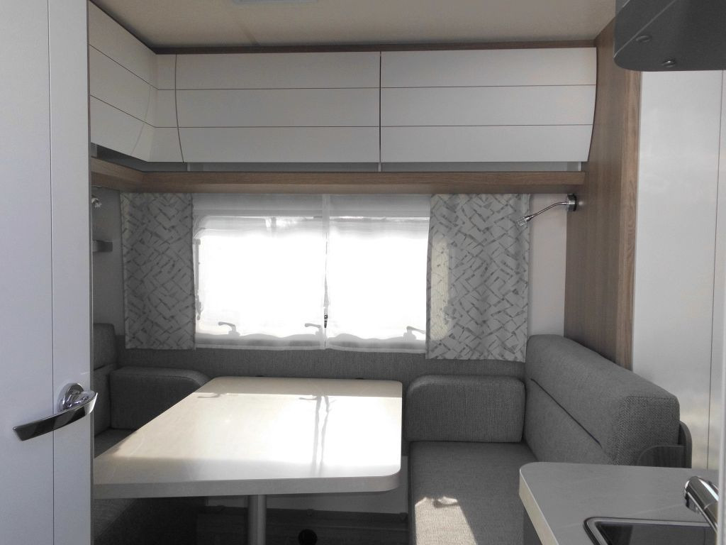 Caravan Hobby OnTour 390 SF 1500kg. Ambiente 2025