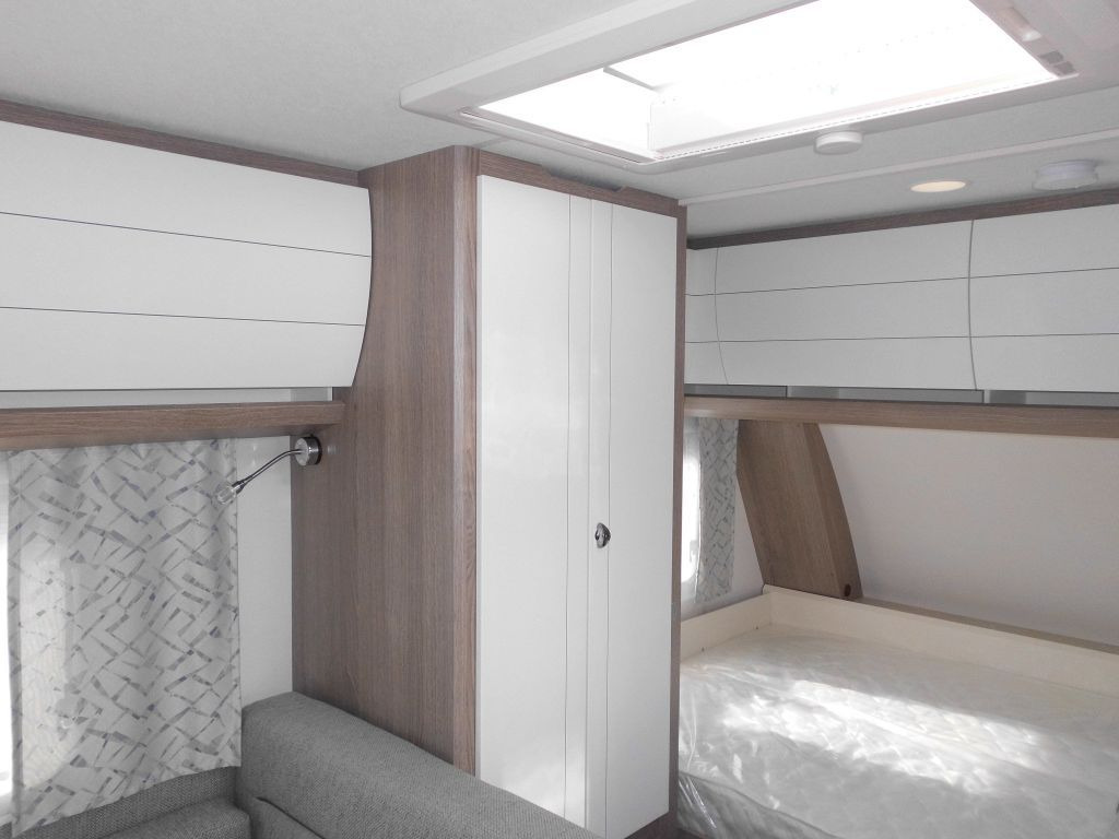 Caravan Hobby OnTour 390 SF 1500kg. Ambiente 2025
