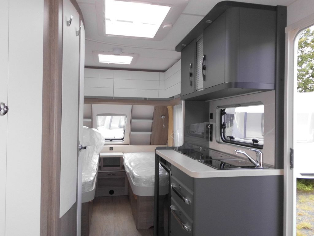 Caravan Hobby OnTour 460 DL 2026 BUGFENSTER 1500 ROLLROST