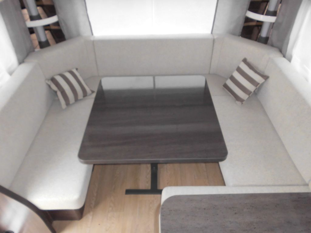 Caravan Hobby Prestige 620 CL 2026 2500kg. AUTARK GAS+DUO