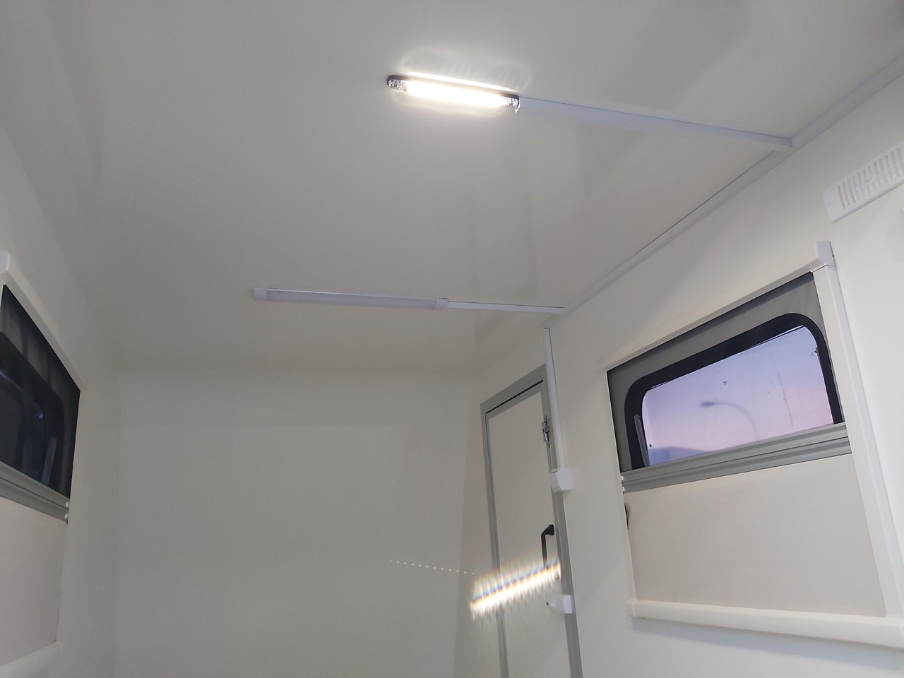 Caravan Kargo Camp TFS S Midi+ 320x150x180cm aero Seitentür Rampe Fenster+ 230V 12V 750kg Bremse 100km/H