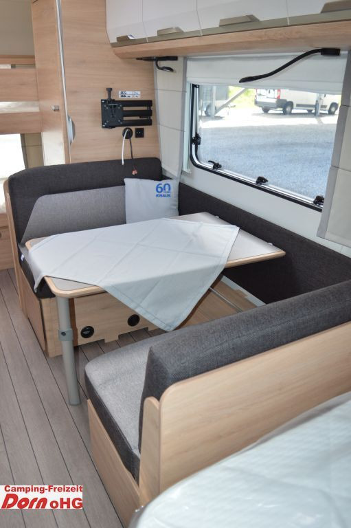 Caravan Knaus Südwind 540 FDK 60 Years Ausstellfenster Bug