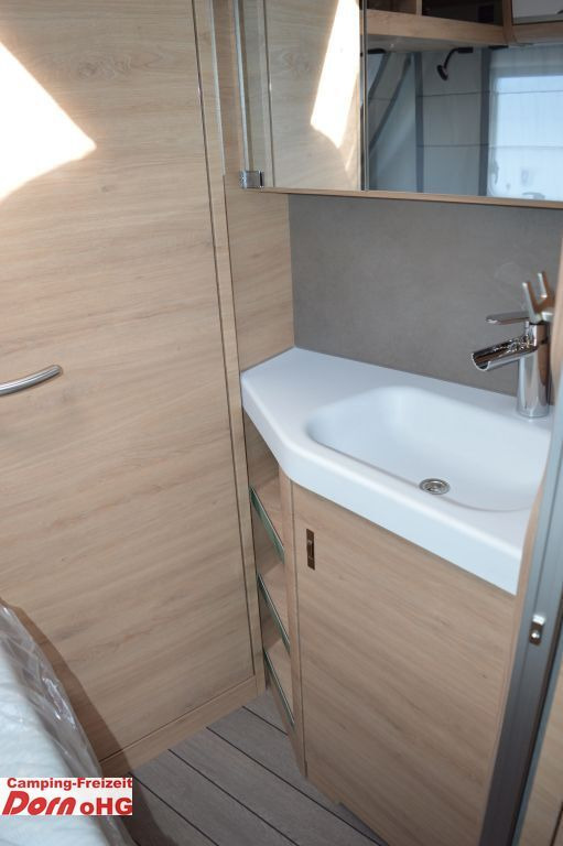 Caravan Knaus Südwind 540 FDK 60 Years Ausstellfenster Bug