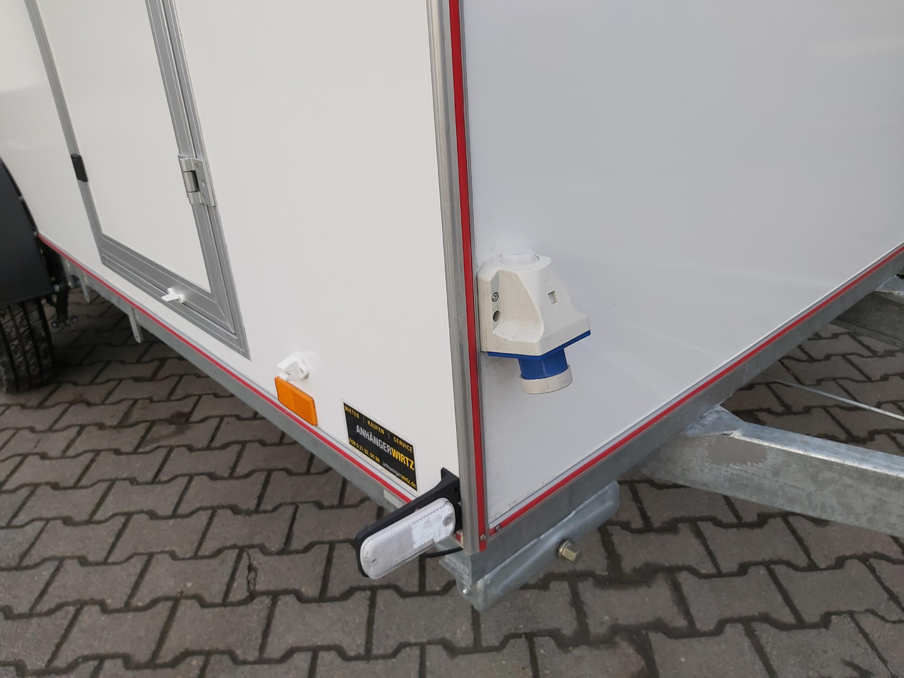 Caravan Koffer Sport Camp TFS 360.00 360x180x190cm aero Seitentür 2 Fenster+ DL IL 230V 1300kg 100km/H
