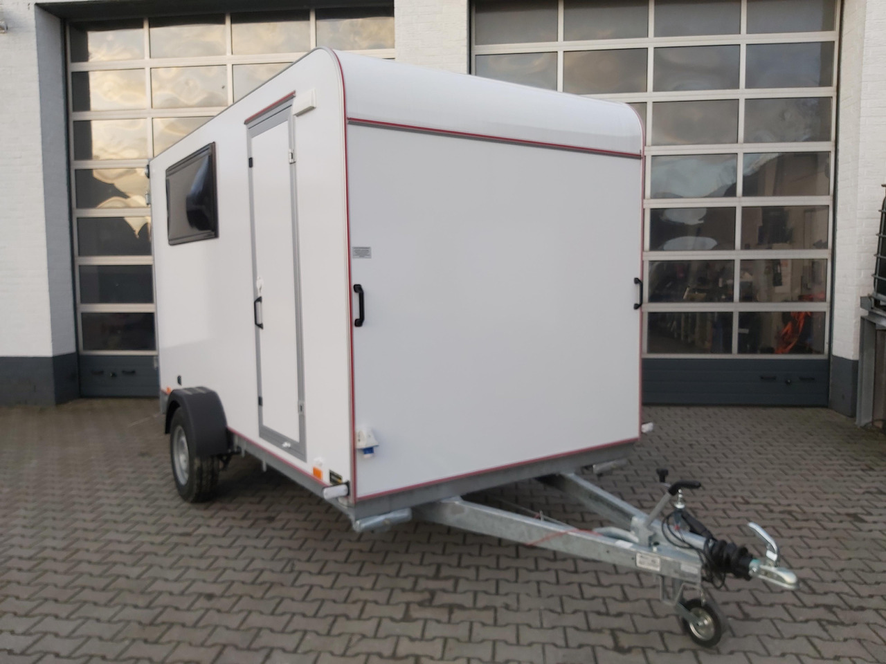 Caravan Koffer Sport Camp TFS 360.00 360x180x190cm aero Seitentür 2 Fenster+ DL IL 230V 1300kg 100km/H