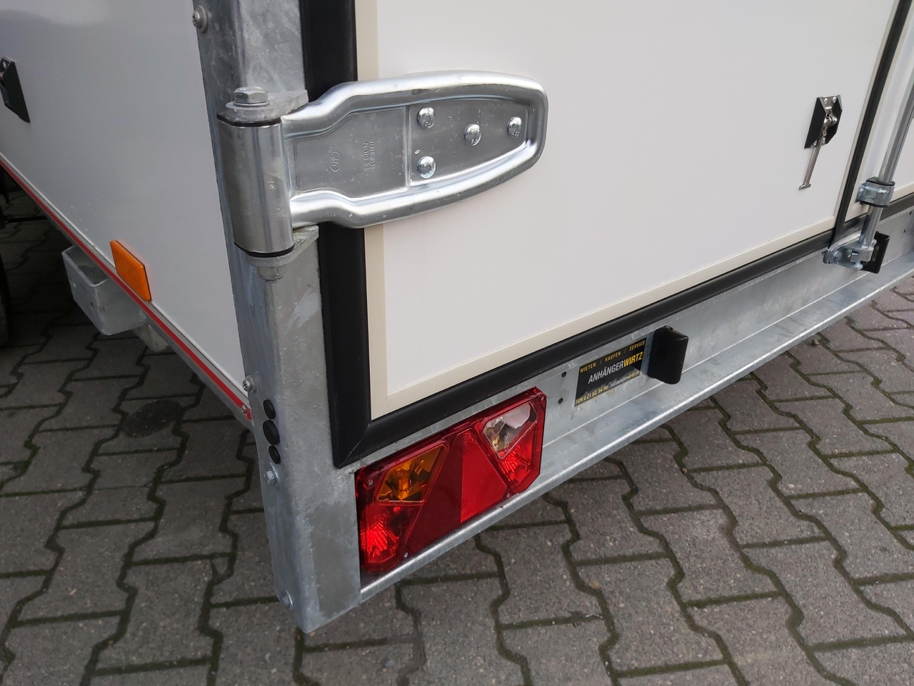 Caravan Koffer Sport Camp TFS 360.00 360x180x190cm aero Seitentür 2 Fenster+ DL IL 230V 1300kg 100km/H