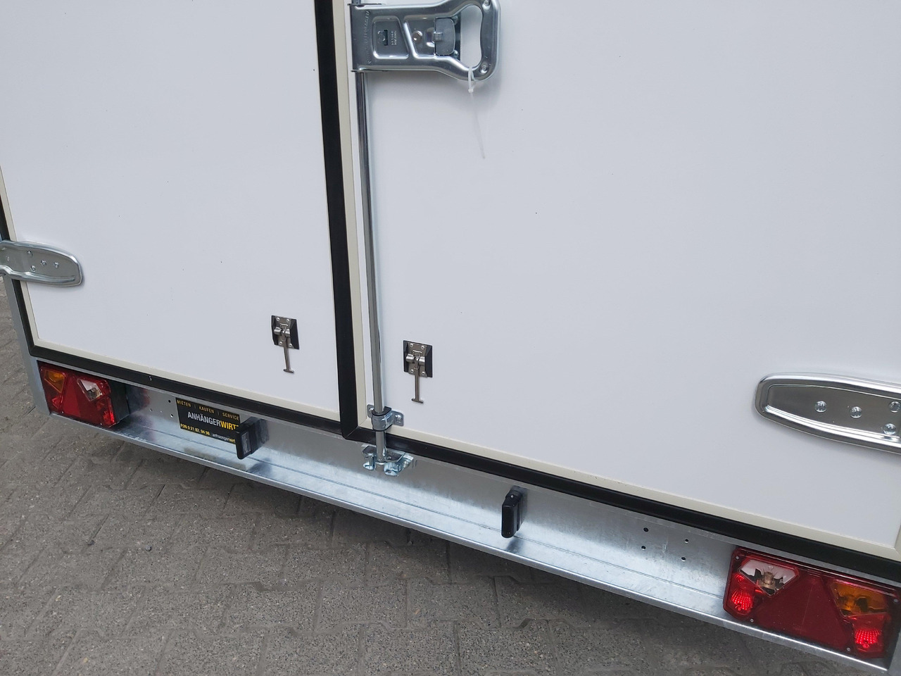 Caravan Koffer Sport Camp TFS 360.00 360x200x210cm aero Seitentür Fenster Bett (L) 1300kg 100km/H
