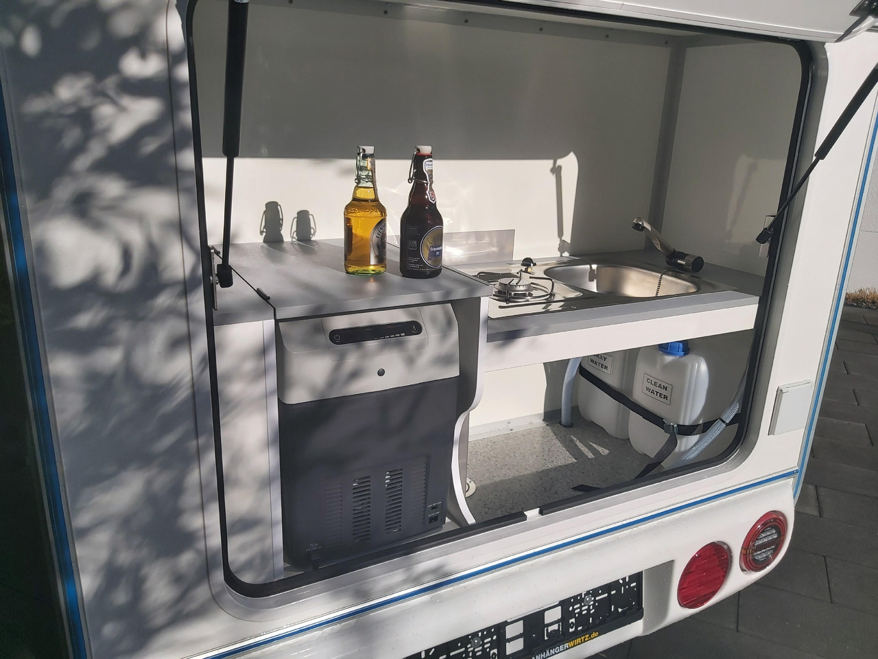 Caravan Mini Camper Mini Tommy TMC25 252x140x121cm aero V1 Küche 12V/230V 100km/H 750kg gebremst Modell 24