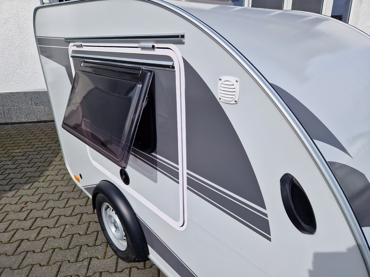 Caravan Mini Camper Mini Tommy TMC25 Basic 252x140x121cm 100 km/H 750kg ungebremst Januar AKTION