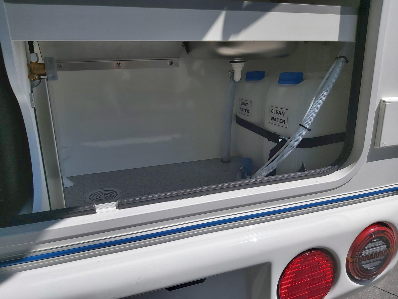 Caravan Mini Camper Mini Tommy TMC25 Basic V1 252x140x121cm Küche 100km/H 750kg ohne Bremse Winter Aktion