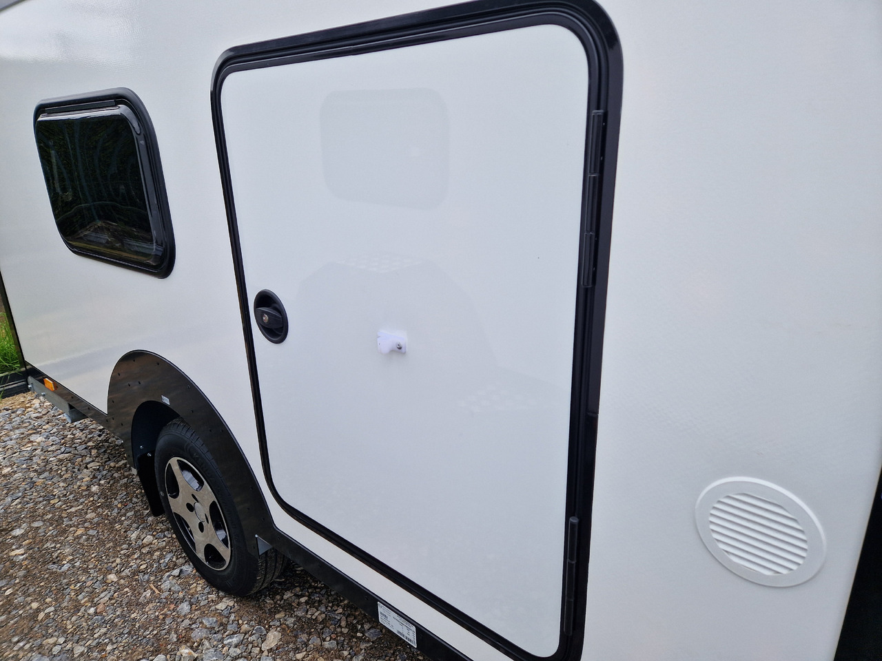 Caravan Mini Caravan Cargo Base Camp M+ wild 290cm Alufelgen 2 Fenster 100km/H 800kg
