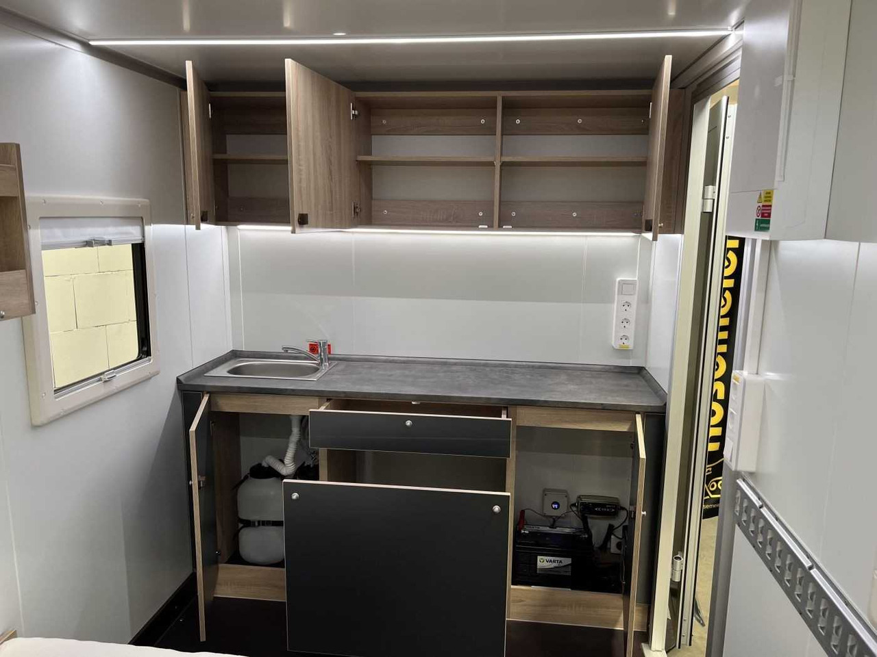 Caravan VEZEKO TK C 18.35 SP Offroad Campinganhänger