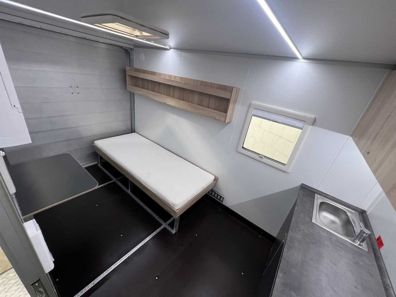 Caravan VEZEKO TK C 18.35 SP Offroad Campinganhänger
