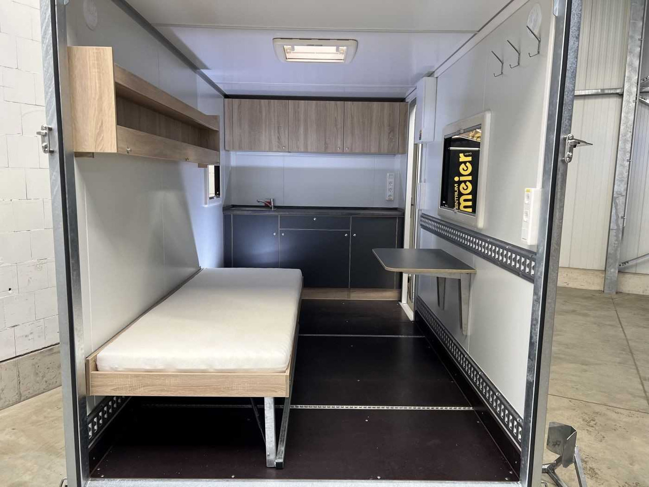 Caravan VEZEKO TK C 18.35 SP Offroad Campinganhänger