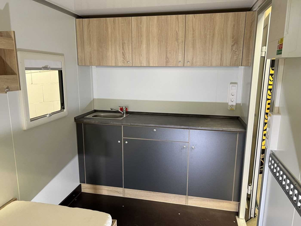 Caravan VEZEKO TK C 18.35 SP Offroad Campinganhänger
