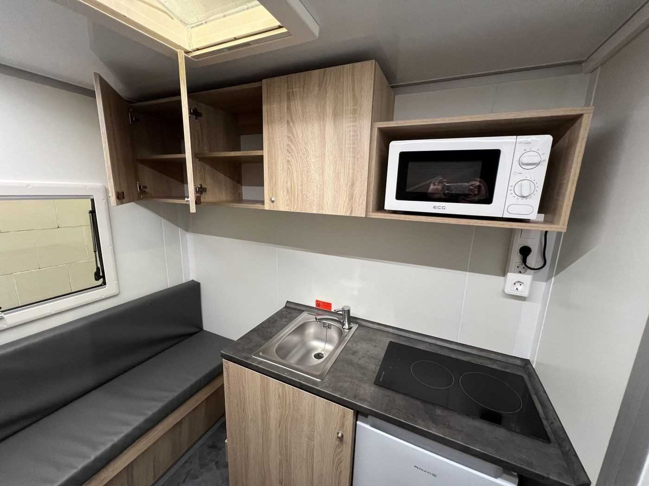 Caravan VEZEKO TK D 27.45 Camp Kofferanhänger