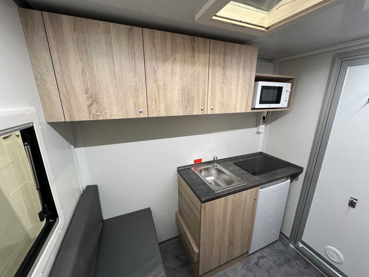 Caravan VEZEKO TK D 27.45 Camp Kofferanhänger