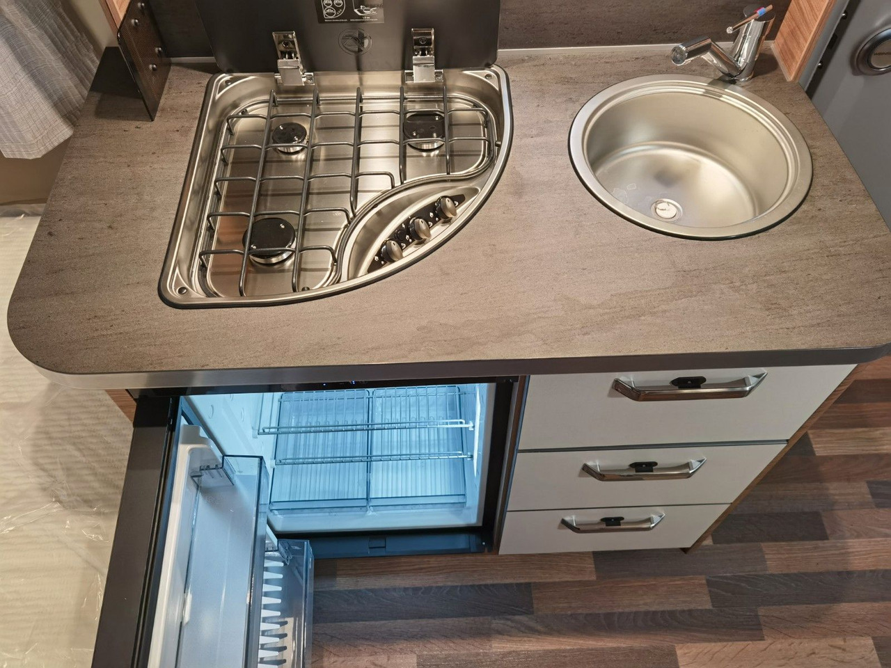 Caravan Weinsberg CARAONE 390 QD - EDITION HOT / -2025 -/ 1350 KG