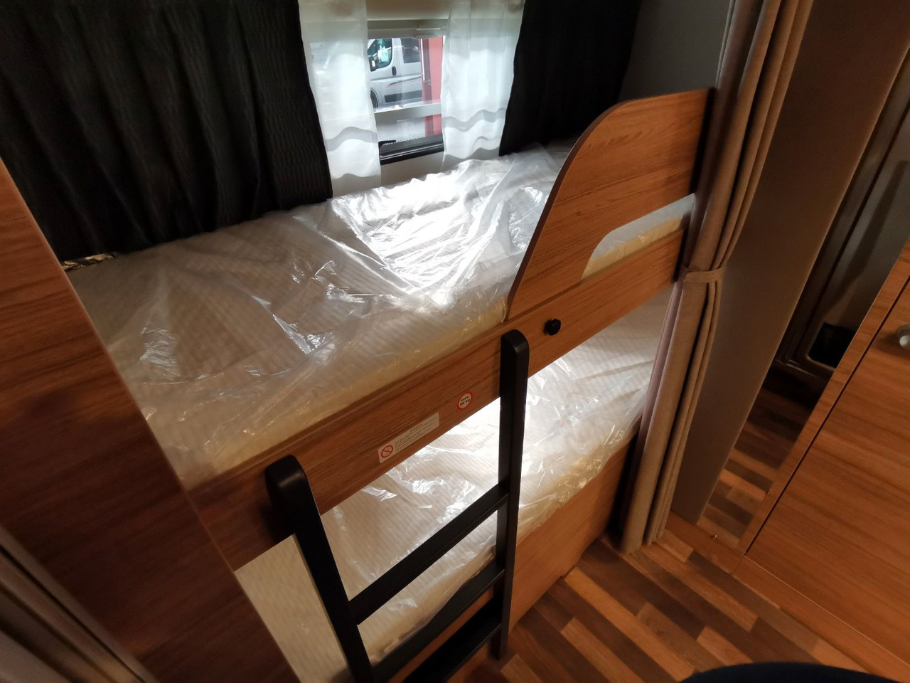 Caravan Weinsberg CARAONE 480 QDK / ALU / AKS / ETAGENBETTEN
