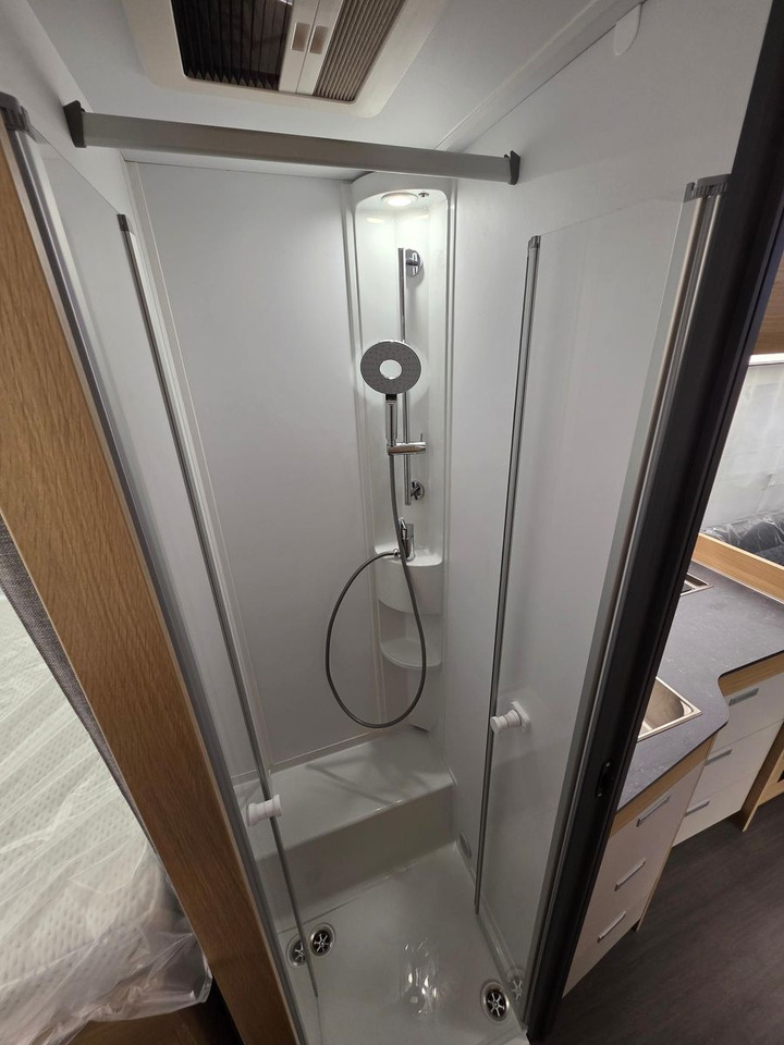 Half integraal camper Adria Coral ALL-IN 650 DL*LUFTFEDERUNG HA*SOLAR*SOFORT