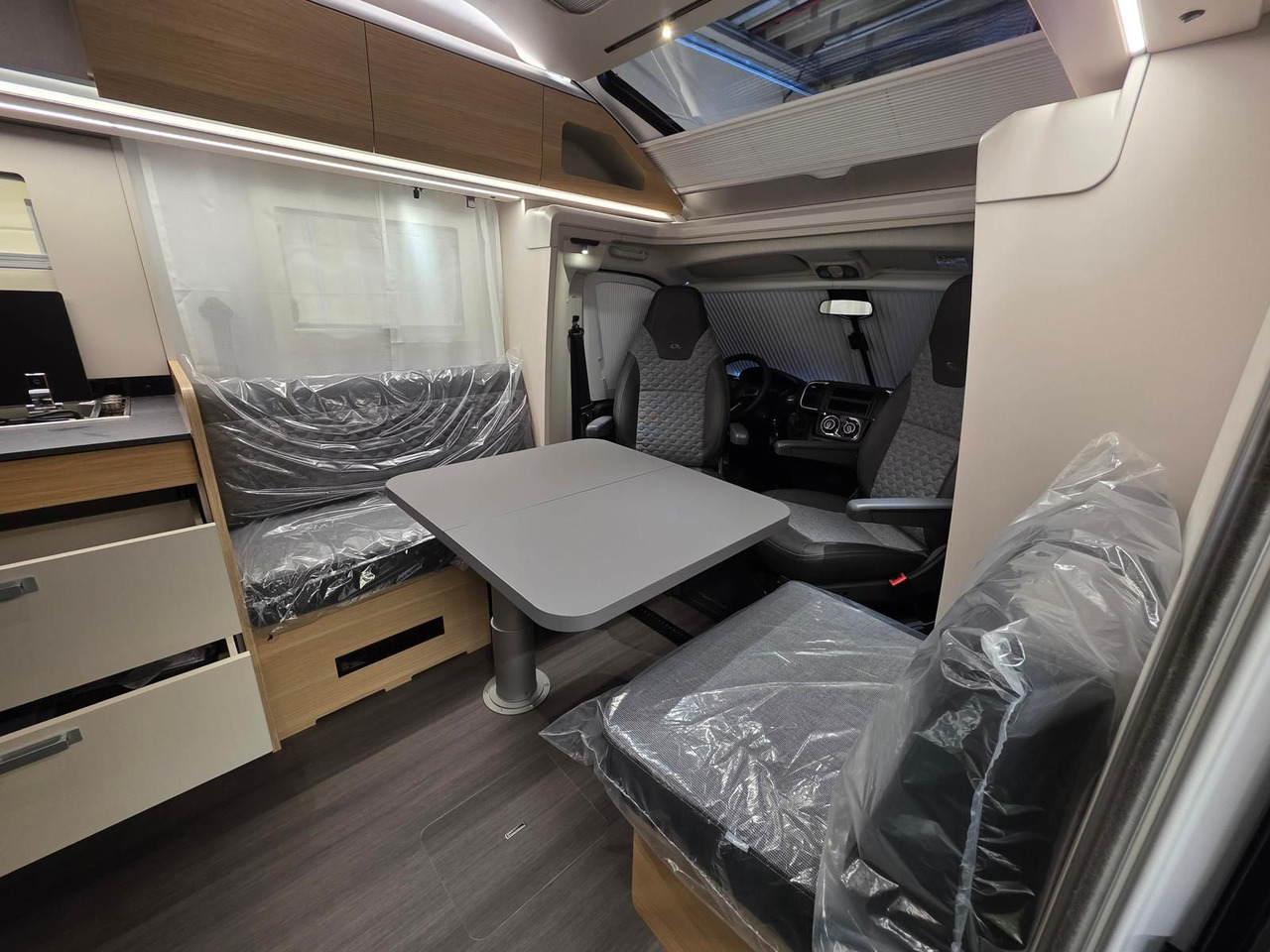 Half integraal camper Adria Coral ALL-IN 650 DL*LUFTFEDERUNG HA*SOLAR*SOFORT
