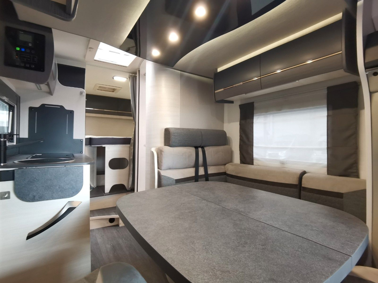 Half integraal camper Chausson 627 GA TITANIUM -PREMIUM /EINZELBETTEN & HUBBETT