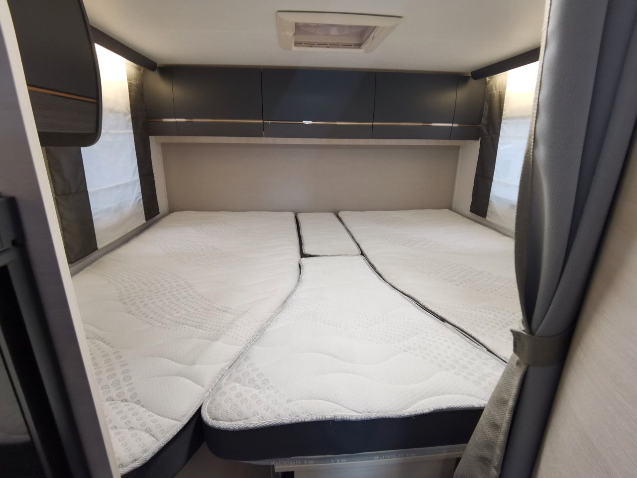 Half integraal camper Chausson 627 GA TITANIUM -PREMIUM /EINZELBETTEN & HUBBETT