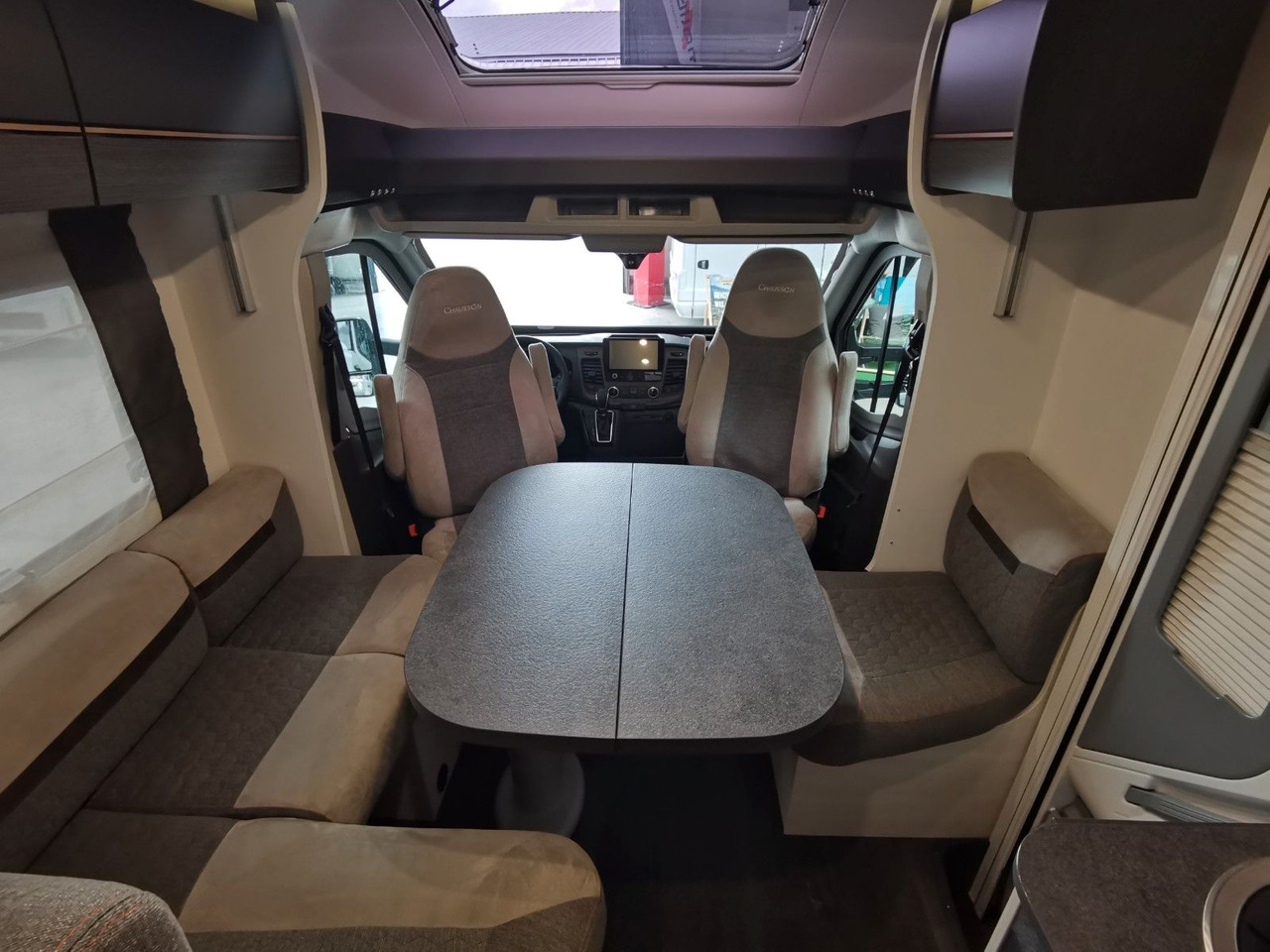 Half integraal camper Chausson 627 GA TITANIUM -PREMIUM /EINZELBETTEN & HUBBETT