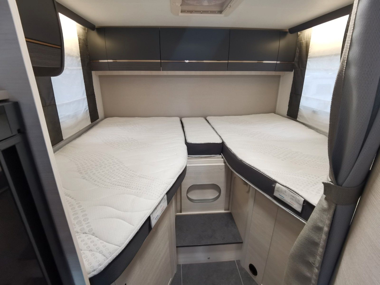 Half integraal camper Chausson 627 GA TITANIUM -PREMIUM /EINZELBETTEN & HUBBETT