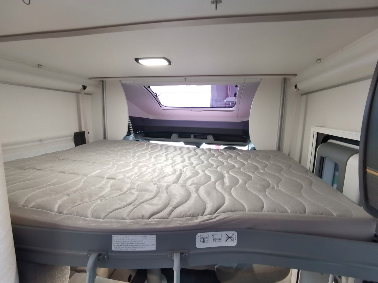 Half integraal camper Chausson 627 GA TITANIUM -PREMIUM /EINZELBETTEN & HUBBETT