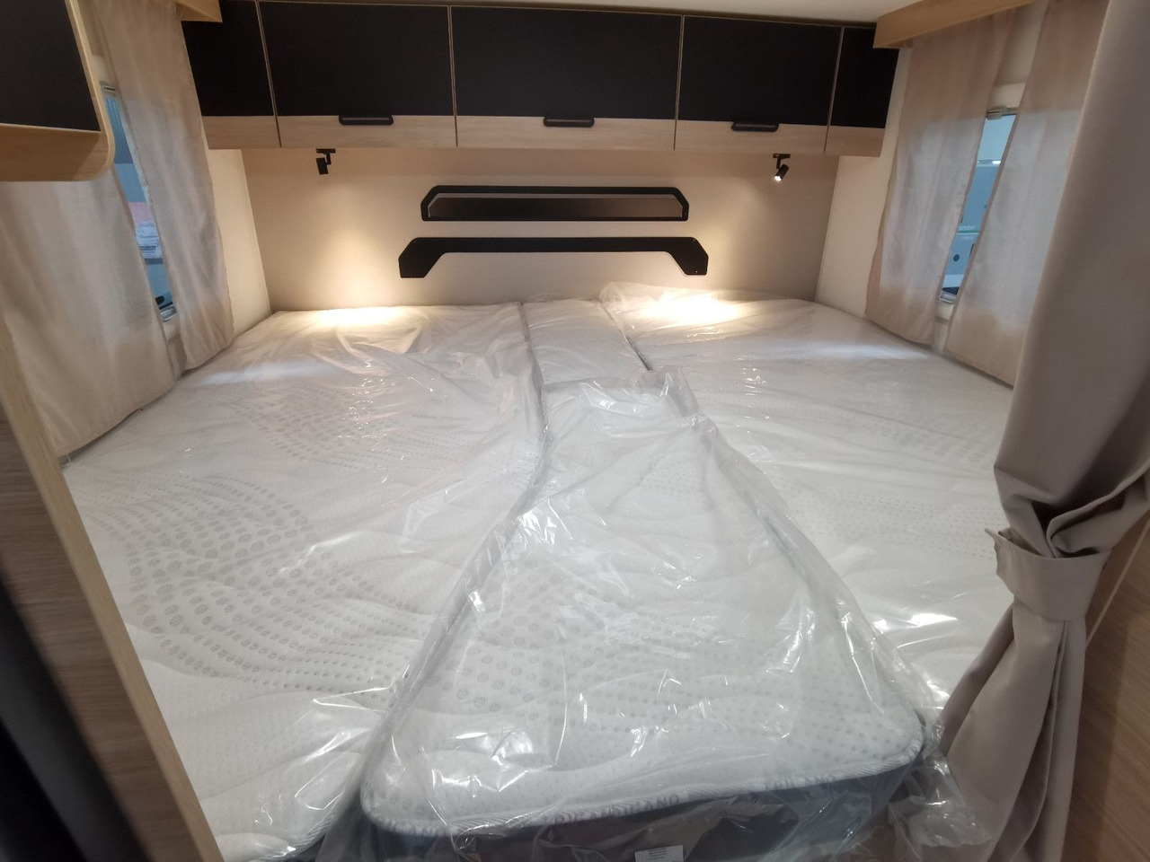 Half integraal camper Chausson 627 TITANIUM / - 2026 - / EINZELBETTEN / 4.1T.