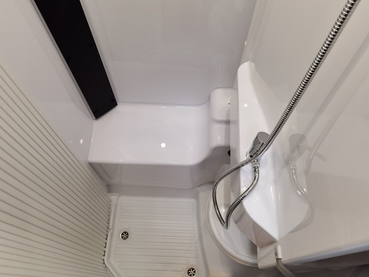 Half integraal camper Chausson 627 TITANIUM / - 2026 - / EINZELBETTEN / 4.1T.