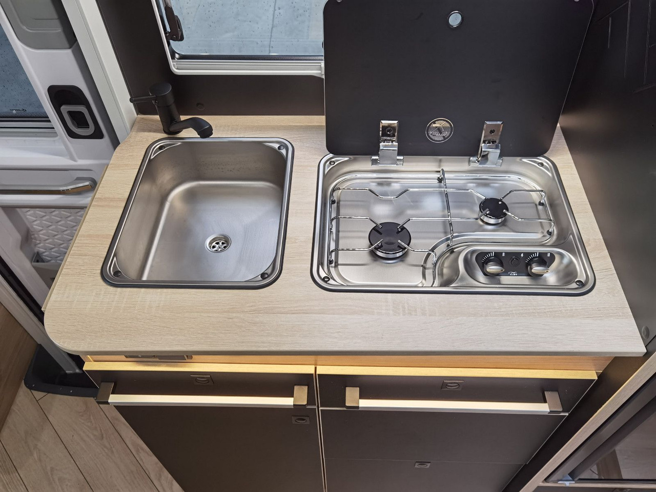 Half integraal camper Chausson 627 TITANIUM / - 2026 - / EINZELBETTEN / 4.1T.