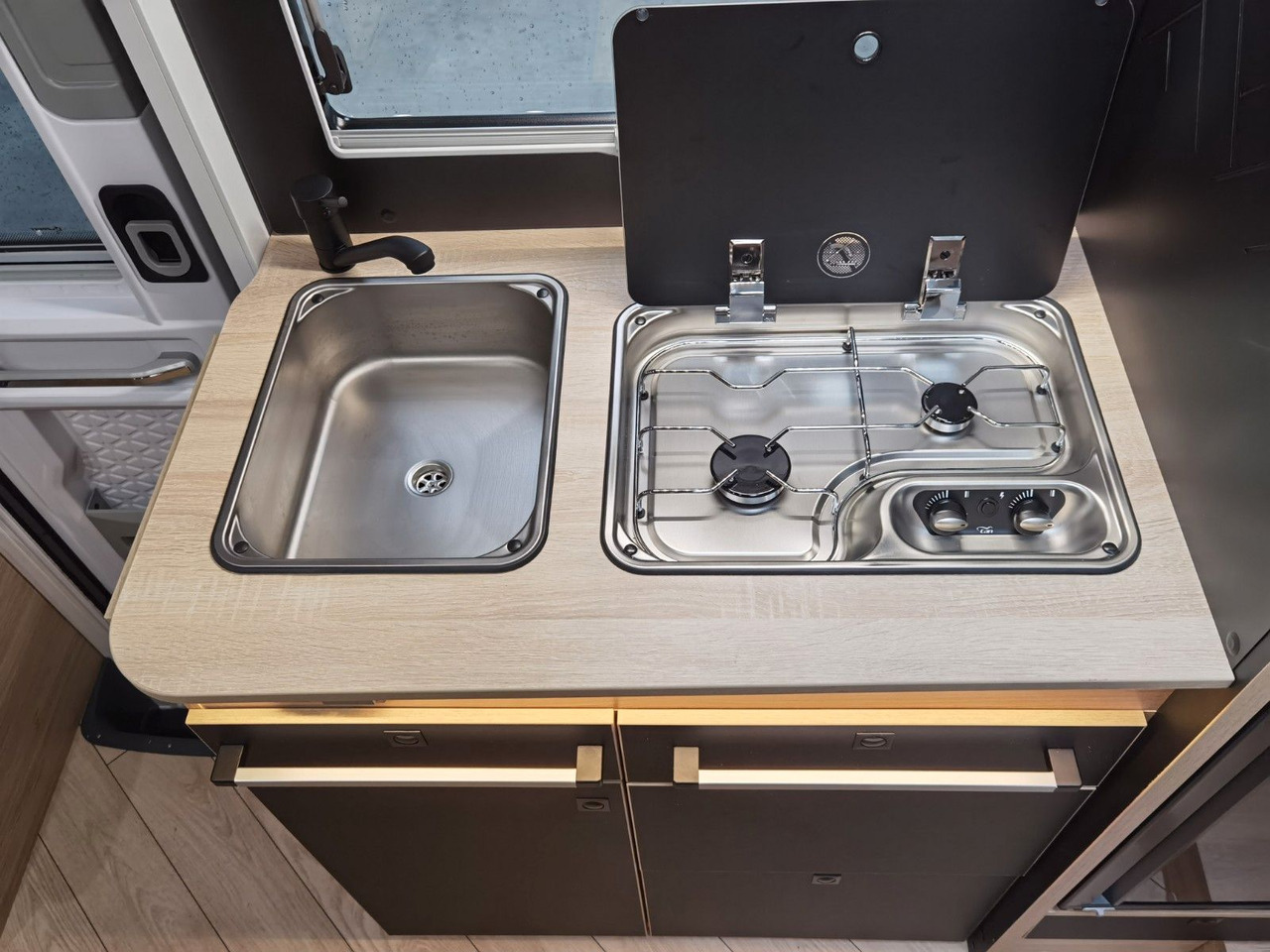 Half integraal camper Chausson 627 TITANIUM / - 2026 - / EINZELBETTEN & HUBBETT