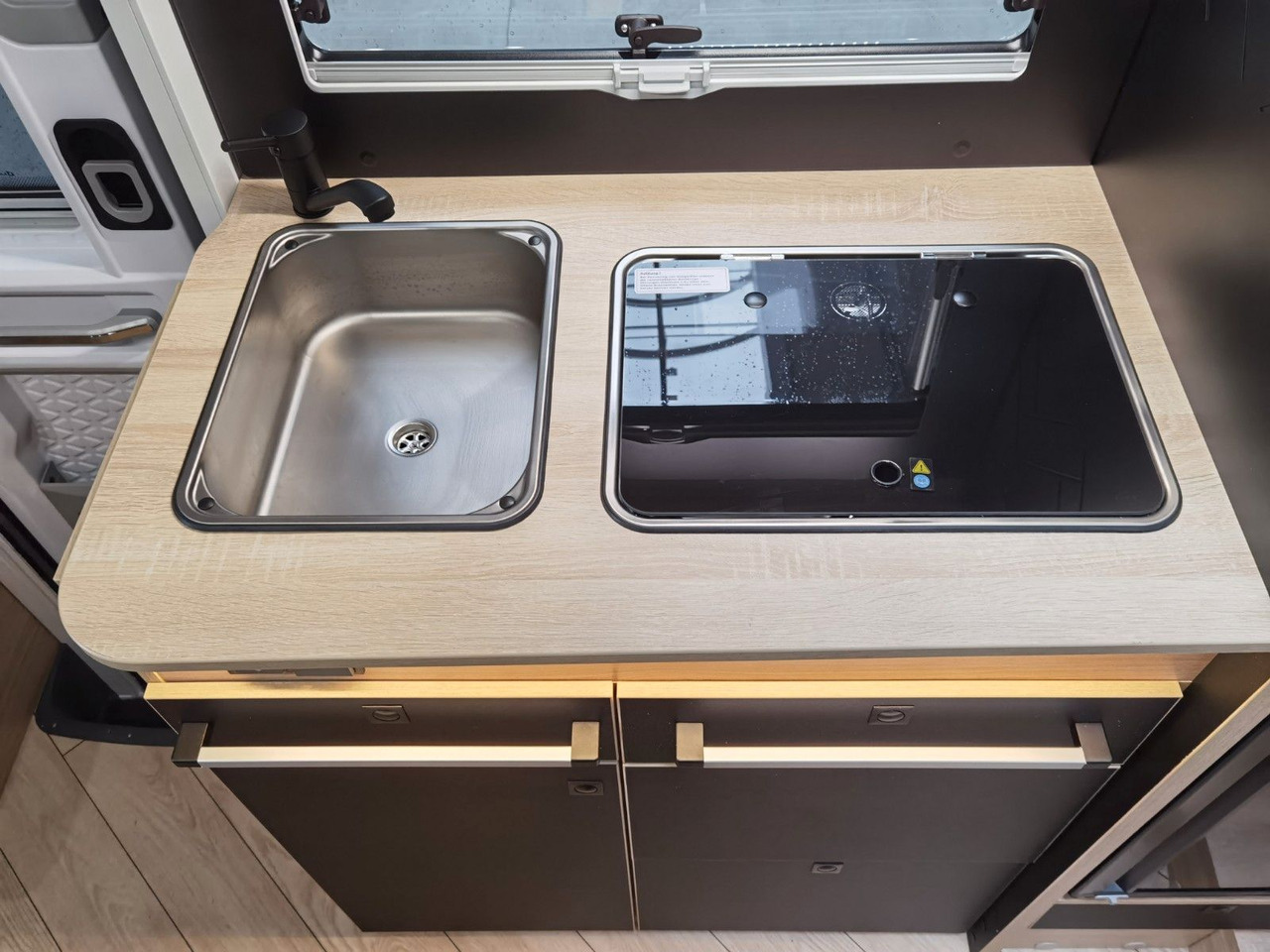 Half integraal camper Chausson 627 TITANIUM / - 2026 - / EINZELBETTEN & HUBBETT