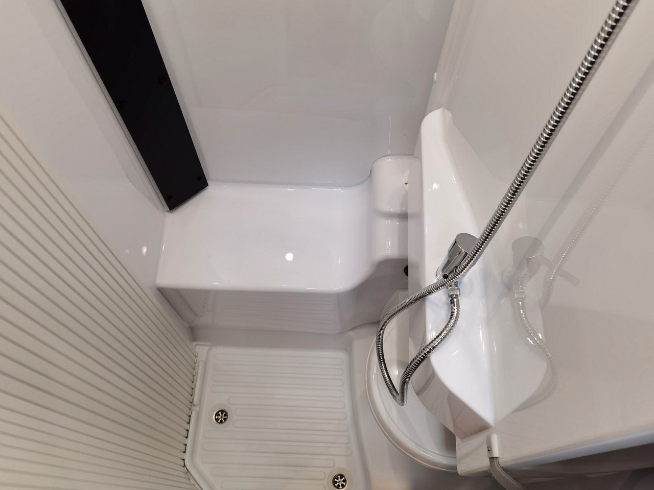 Half integraal camper Chausson 627 TITANIUM / - 2026 - / EINZELBETTEN & HUBBETT