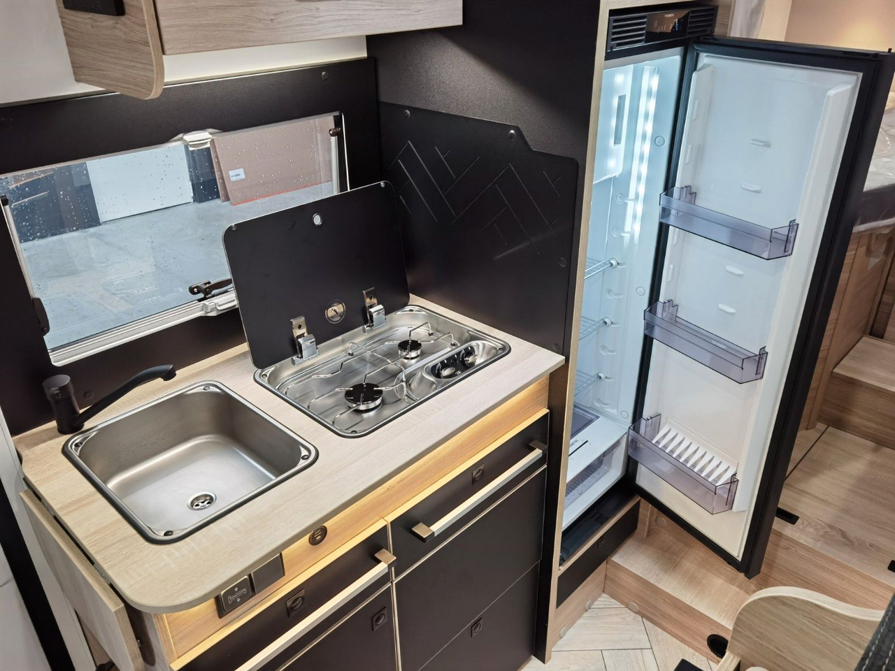 Half integraal camper Chausson 627 TITANIUM / - 2026 - / EINZELBETTEN & HUBBETT