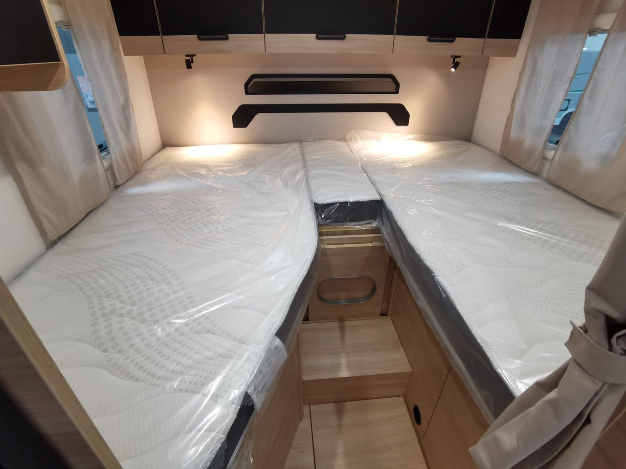 Half integraal camper Chausson 627 TITANIUM / - 2026 - / EINZELBETTEN & HUBBETT