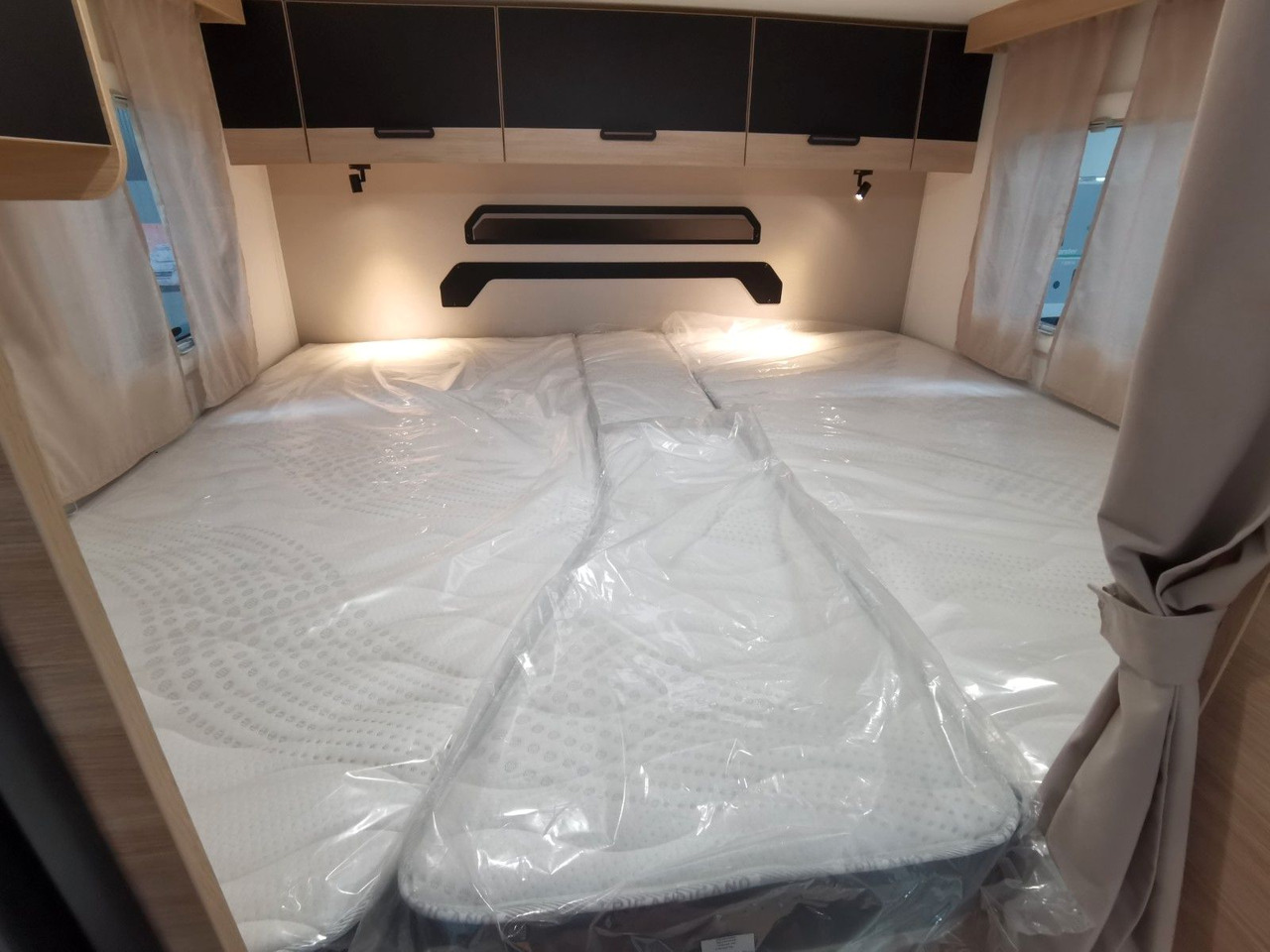 Half integraal camper Chausson 627 TITANIUM / - 2026 - / EINZELBETTEN & HUBBETT