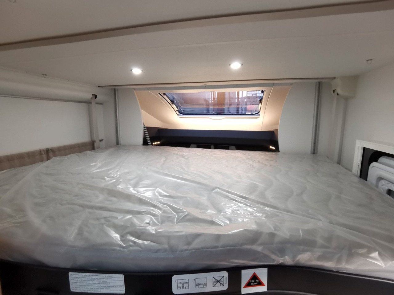 Half integraal camper Chausson 627 TITANIUM / - 2026 - / EINZELBETTEN & HUBBETT