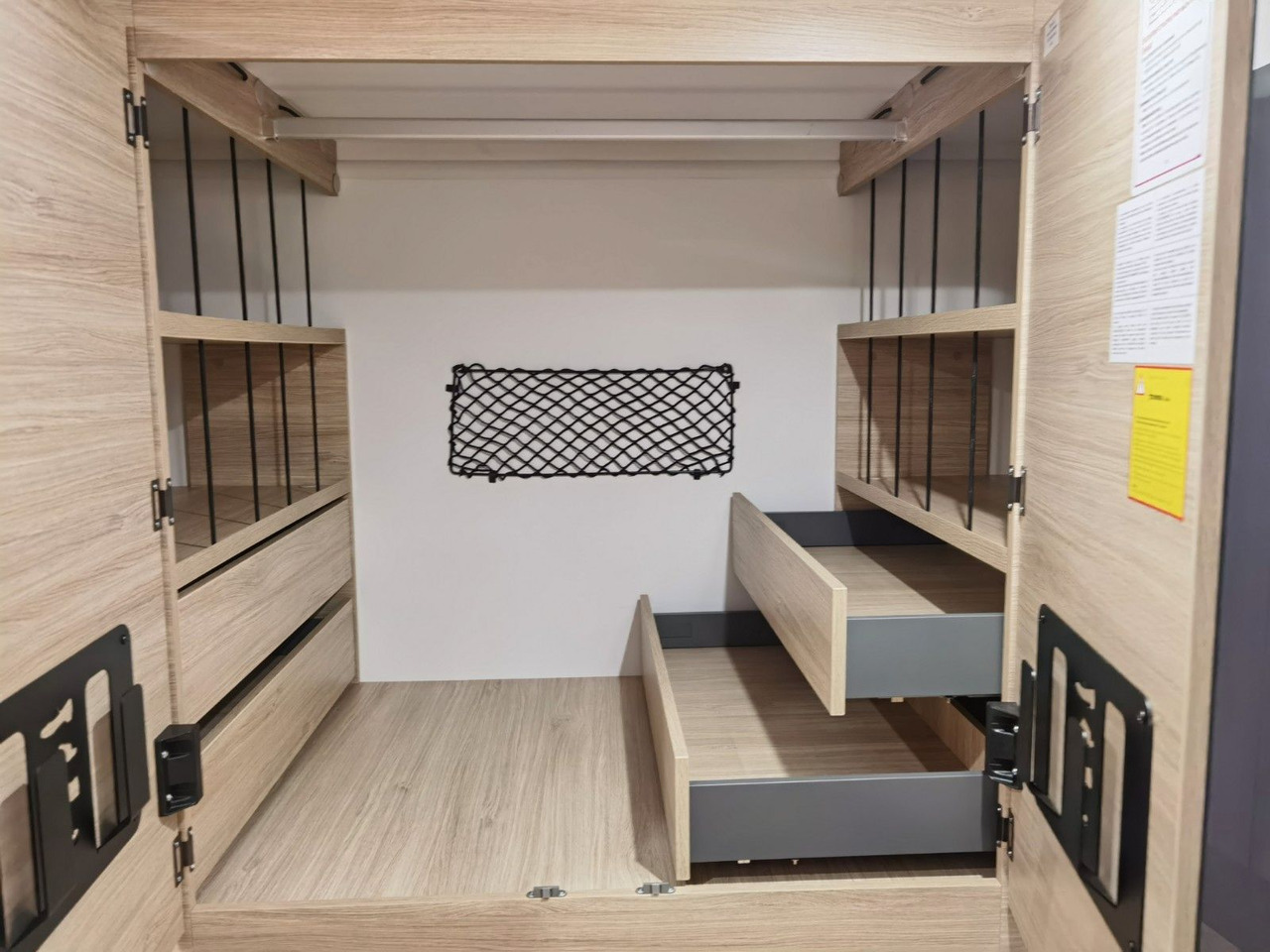 Half integraal camper Chausson 630 TITANIUM / - 2026 - / EINZEL.- HUBBETTEN