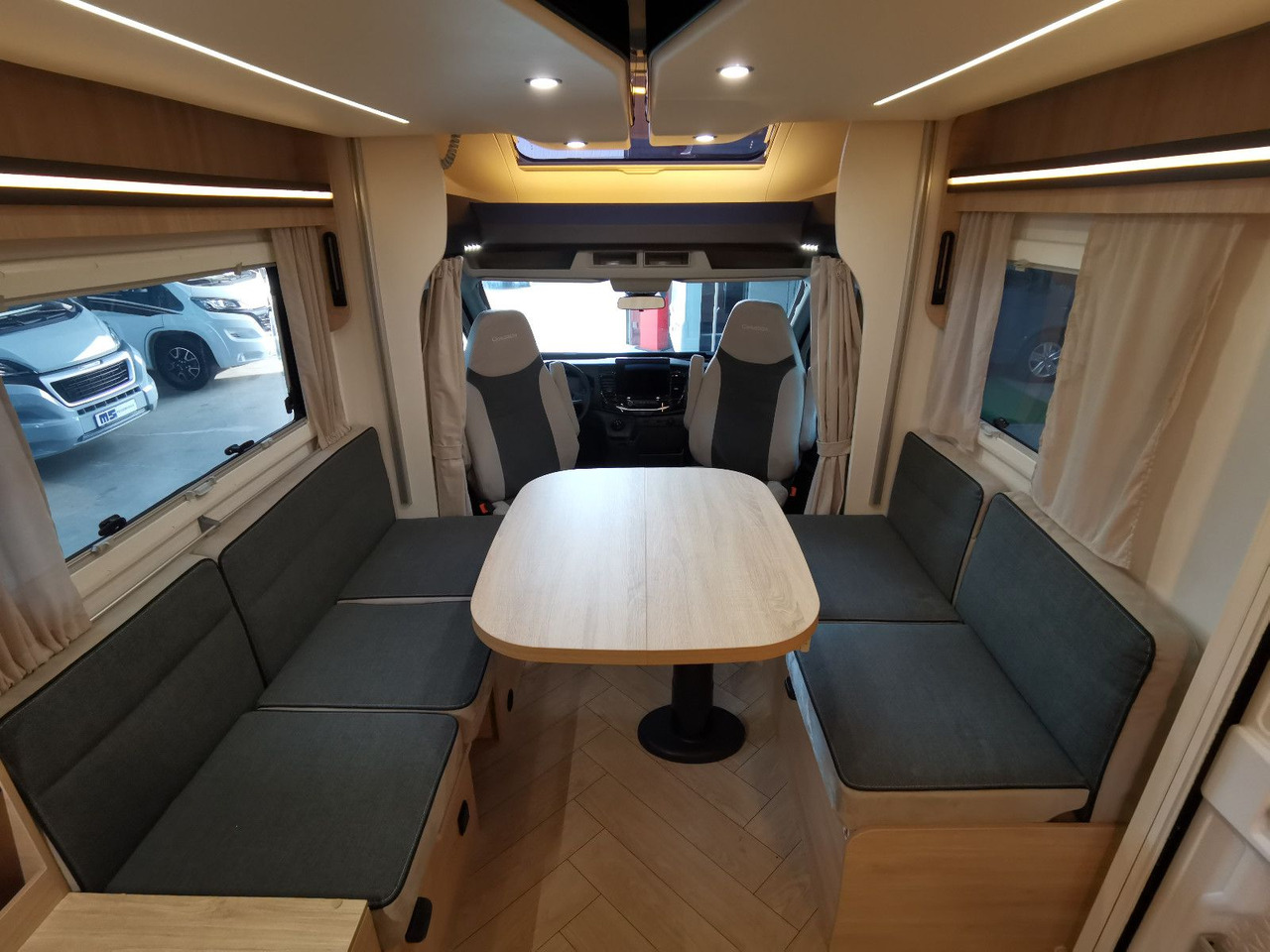 Half integraal camper Chausson 630 TITANIUM / - 2026 - / EINZEL.- HUBBETTEN