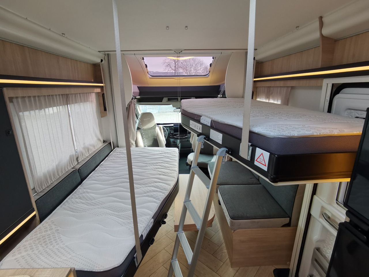 Half integraal camper Chausson 630 TITANIUM / MODELL 2026 / EINZELHUBBETTEN
