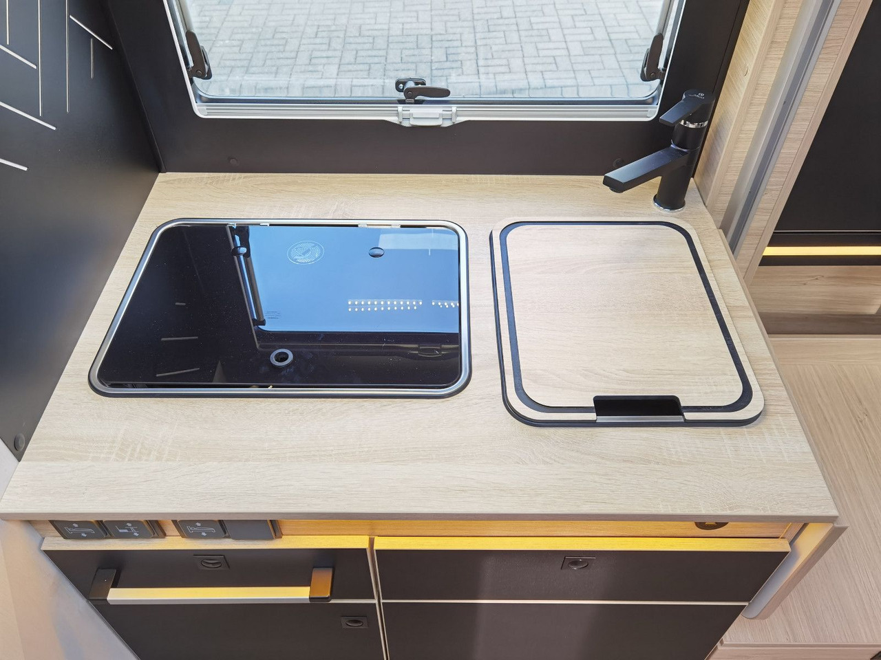 Half integraal camper Chausson 630 TITANIUM / MODELL 2026 / EINZELHUBBETTEN