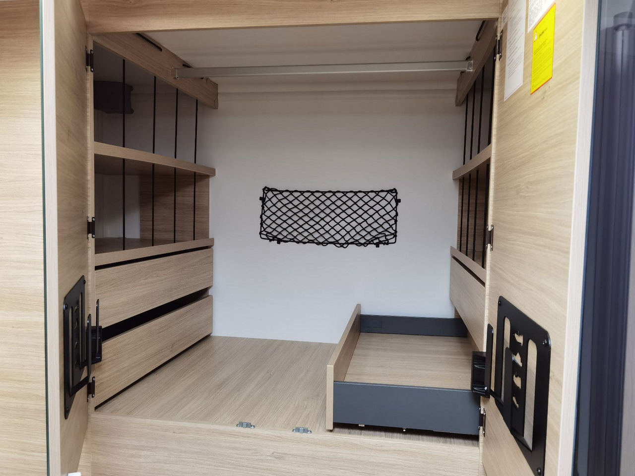 Half integraal camper Chausson 630 TITANIUM / MODELL 2026 / EINZELHUBBETTEN