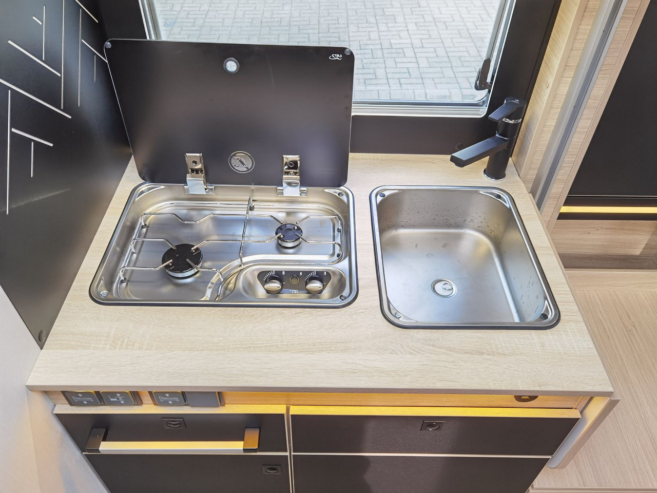 Half integraal camper Chausson 630 TITANIUM / MODELL 2026 / EINZELHUBBETTEN