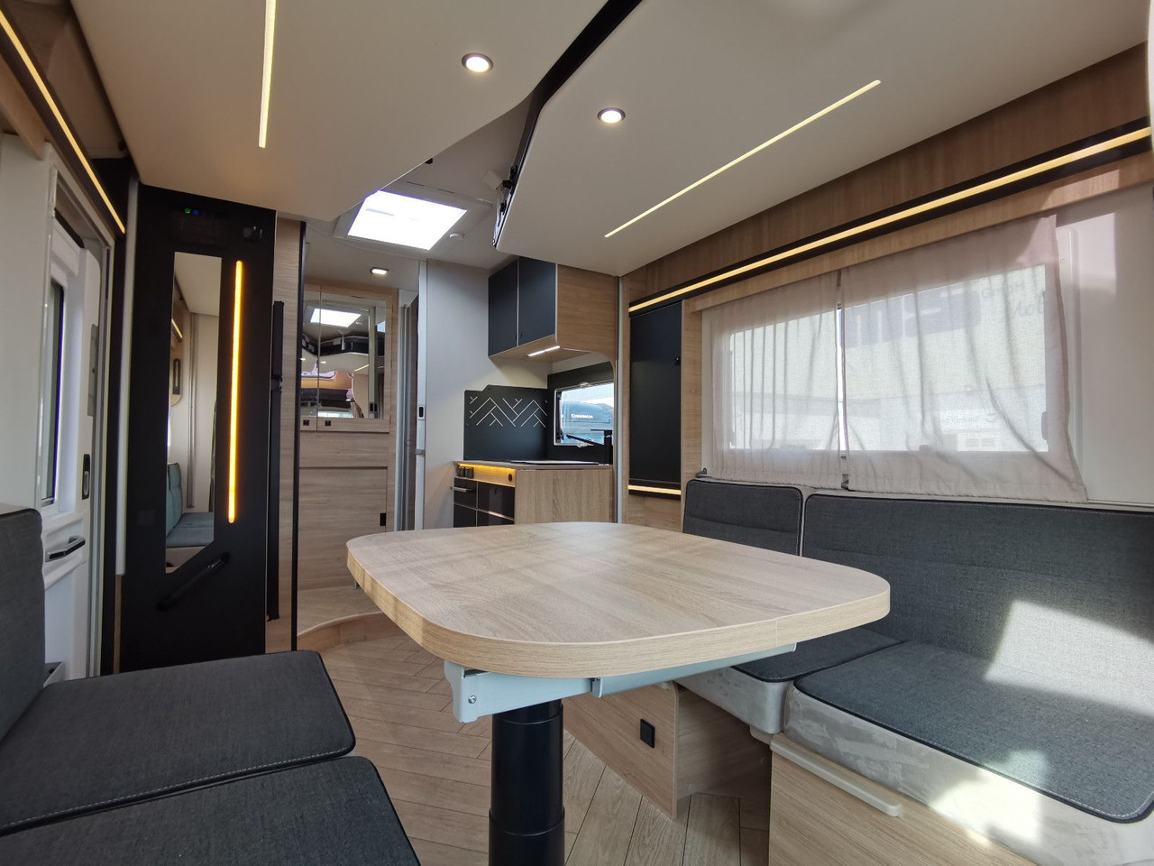 Half integraal camper Chausson 630 TITANIUM / MODELL 2026 / EINZELHUBBETTEN