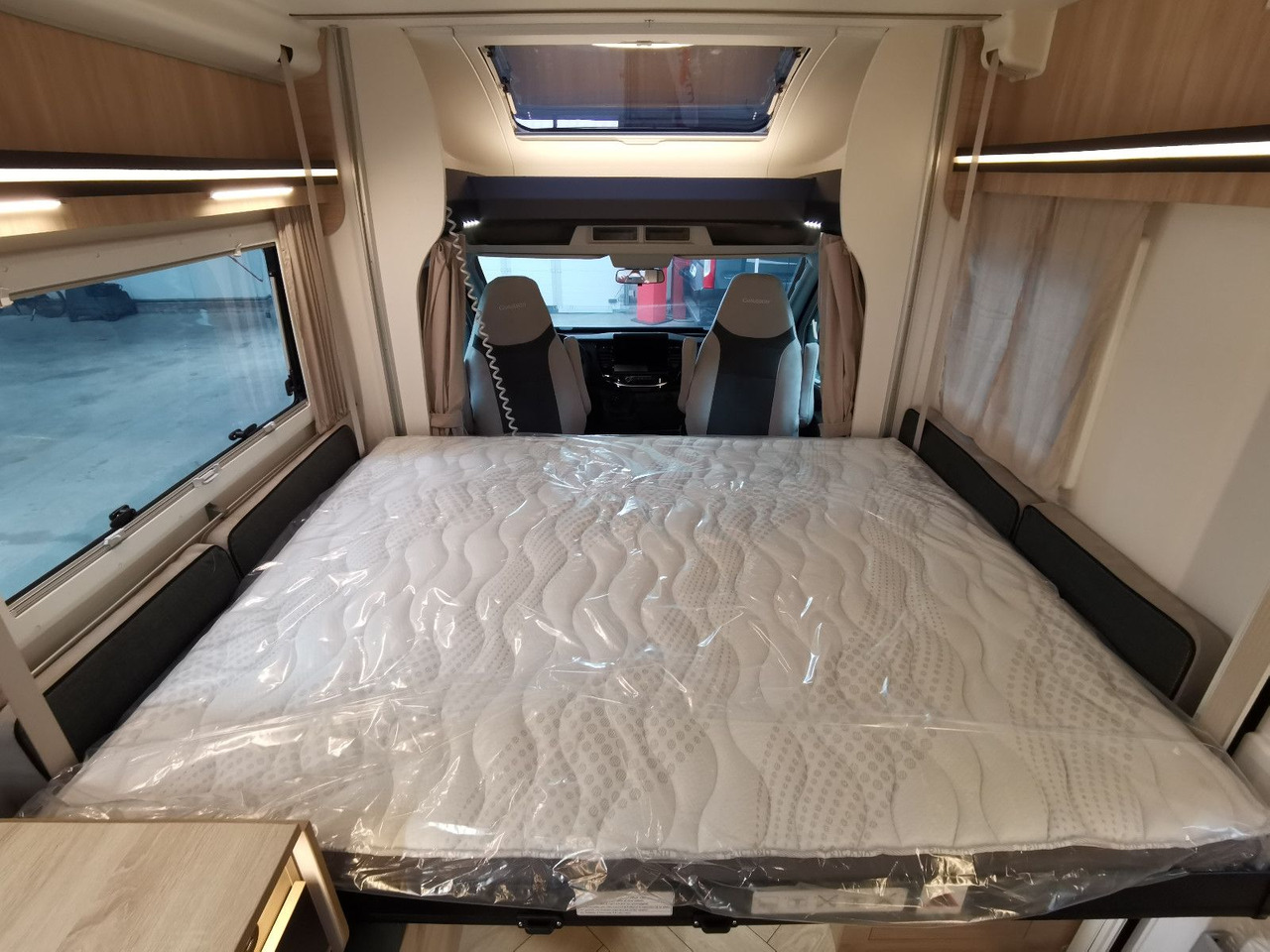 Half integraal camper Chausson 640 TITANIUM / -2026- / 165PS-8G. / XXL- HUBBETT