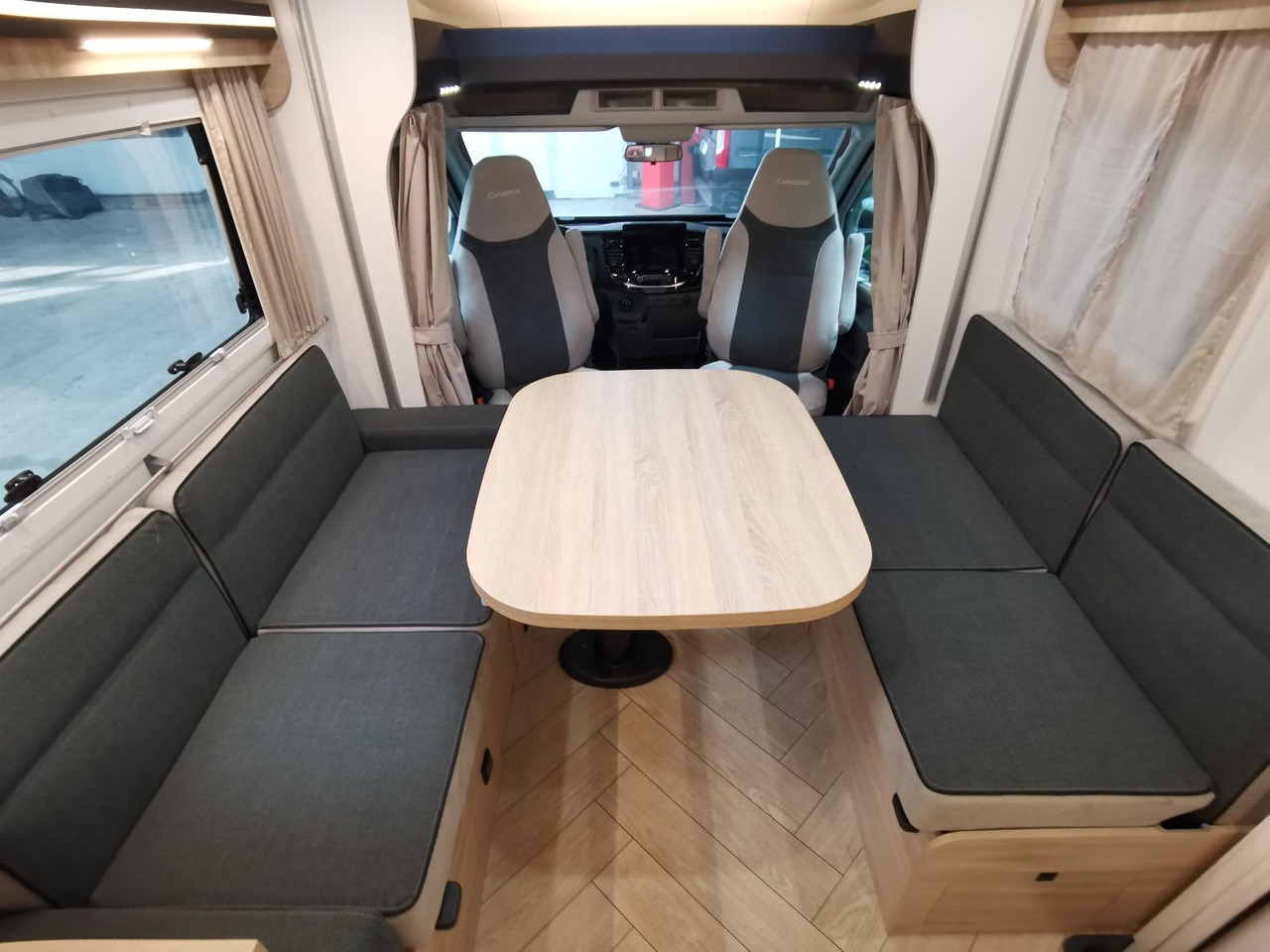 Half integraal camper Chausson 640 TITANIUM / -2026- / XXL - HUBBETT & RAUMBAD
